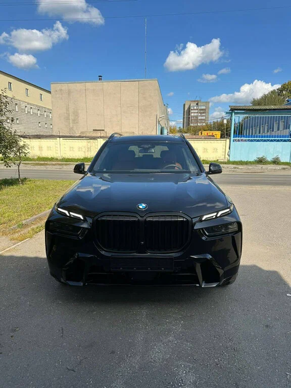 Решили приобрести BMW X7, месяц искали, ездили смотреть НО, было много НО к тем вариантам которые мы смотрели. После очередной неудачи, по рекомендации родственников, решили попробовать заказать автомобиль с другой страны. Взяли контакты, созвонились, задали все вопросы которые нас интересовали после начались раздумья. Никогда до этого, мы не покупали автомобиль таким образом поэтому, решение для нас было очень серьёзным. Но все же, решили попробовать.
Заключили договор, внесли предоплату, через 4 дня нашли именно то, что нам нужно. После, нам отправили видеообзор, автомобиль нам понравился и мы решили что берем.
Через 23 дня после покупки, автомобиль был готов к выдаче. Сразу после выдачи, автомобиль был погружен на автовоз, автомобиль получили через 7 дней после отправки.
Спасибо огромное компании Дзенкар. Отдельное спасибо Азизу за автомобиль, мы очень довольны. Азиз круглосуточно на связи, смог подобрать идеальны автомобиль для нашей семьи.
Однозначно рекомендуем данную компанию 🤝
