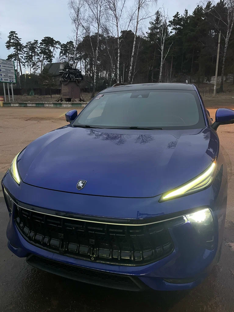 С помощью ребят купила шикарный автомобиль! за 2 млн рублей под ключ в Москву мне ребята пригнали трехгодовалый фортинг т5 эво с пробегом 25000. В полном фарше! так покупала автомобиль впервые. Нашла их через авто.ру. Менеджер Алексей проконсультировал меня, хотя у них была уже ночь. Всегда был на связи и сопровождал всю покупку. Артем Логист так же всегда оперативно отвечал и решал все вопросы.
Машину даже переобули на зимнюю резинку. В общем, отличная компания!
Покупкой довольна. Ребята выполнили все что обещали и даже чуточку больше))) рекомендую друзьям и еще обращусь сама.